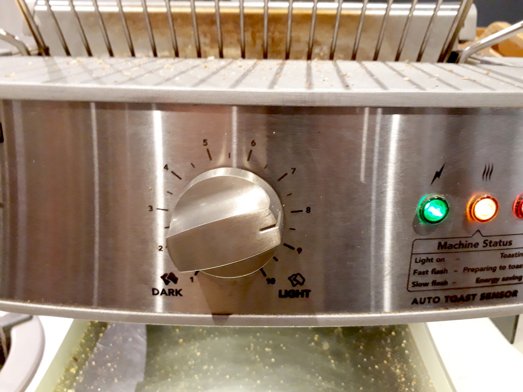 Toaster Schalter: Stufe 1 bedeutet dark, Stufe 10 bedeutet light